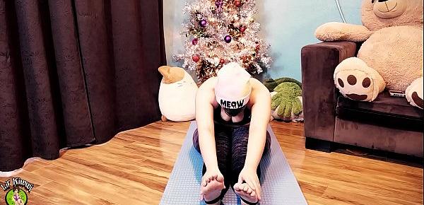 Yoga session in a new pair of tight leggings! Enjoy watching as I stretch my limbs and bounce my big butt *Subscribe to XVIDEOS RED for FULL videos*